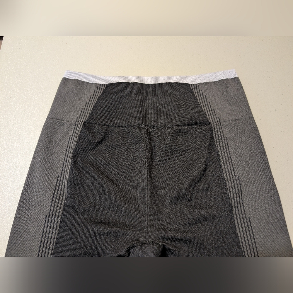 Fabletics Black And Gray Set, Medium - image 8